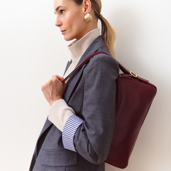Ärmelloses Kleid mit Strassbesatz