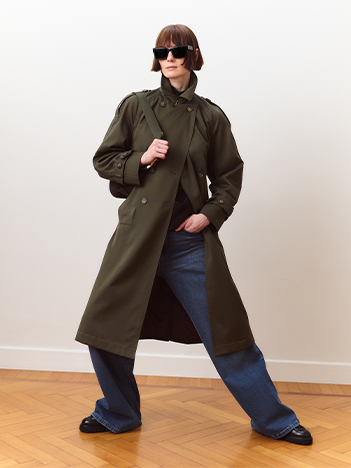 Doppelreihiger Trenchcoat mit Gürtel